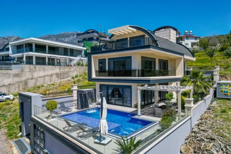 5+1 Luxury Villa in Alanya, Kargicak for Sale